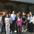 (Foto) Petković obišao porodicu interno raseljenih sa Kosova i Metohije koja broji 20 članova