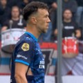 (VIDEO) Komedija: Perišić započeo meč sa pocepanim dresom