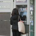 Građanima u Novom Sadu bankomat izbacio novčanice sa izbornim sloganima SNS-a