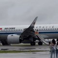 VIDEO: Motor aviona Er Čajna se zapalio tokom leta, devet putnika povređeno