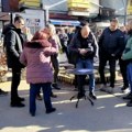 Miran protest privrednika sa KiM: Potpisivanje peticije zbog blokade robe iz centralne Srbije