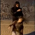 Šamarale i šutirale devojku dok kleči: Uhapšene dve tinejdžerke sa jezivog snimka tuče u Splitu (uznemirujuć SNIMAK)