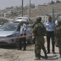 Dva izraelska vojnika poginula kada se automobil zaleteo i udario u njih na Zapadnoj obali