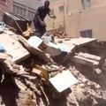 Golim rukama izvlačili ljude iz ruševina! Najmanje 14 mrtvih nakon pada trospratne zgrade: Snimak unosi jezu! (video)