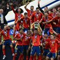 Trenutak za istoriju! Španija je šampion Evrope! Alvaro Morata podigao pehar za rekordnu titulu!