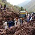 Dvoje dece ubijeno, još šest osoba ranjeno u napadu na školski kombi u Pakistanu