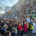 Studenti odali poštu stradalima u Novom Sadu, ćutalo se 15 minuta na više mesta u prestonici (foto)