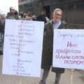 Užički prosvetari otišli na protest ispred Ministarstva prosvete (VIDEO)