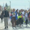 Studentima DUNP-a koji pešače do Novog Sada vozači trube na Ibarskoj magistrali u znak podrške