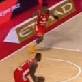 Ovakvu "asistenciju" košarkaša Zvezde nikada niste videli: Moneke izgubio naočare, a onda je uskočio Kodi