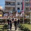 Protiv nasilja i grube politizacije obrazovanja: Protest Unije sindikata prosvetnih radnika Kragujevca ispred Školske uprave