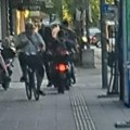 Čitaoci javljaju: Motociklisti i biciklisti voze po trotoaru