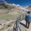 (FOTO) Sneg na švajcarskim glečerima nestao mnogo ranije zbog ekstremnih vrućina
