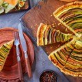 Tart sa tikvicama i rikotom: Lagani letnji recept koji izgleda kao iz francuskog bistroa
