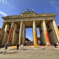 Ekološki aktivisti u Berlinu poprskali farbom Brandenburšku kapiju (foto)