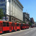 Klinci se voze "zakačeni" za tramvaj: Stravična scena snimljena na ulicama Beograda! Mnoge je uznemirila (foto)