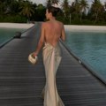 Ona je ta Lepa Tamara na Maldivima izgleda kao milion dolara! Tajna je u haljini - laska ženskoj figuri i nepogrešiv je izbor…