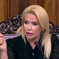 „Zlonamerni napisi medija, nedavno je padala kiša“: Sandra Božić (SNS) nenajavljeno obišla Opštu bolnicu u Pančevu