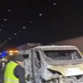 (Video) Filmska pljačka na auto-putu pošla po zlu: Naoružana banda napala blindirano vozilo u tunelu, ali deo plena od 2…