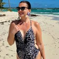 Нина Бадрић се скинула у 53. години: Показала тело у купаћем и како ужива на Карибима (фото)
