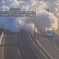 Eksplodirao kamion sa tečnim gasom, progutao sve oko sebe, snimak je stravičan: Tragedija na autoputu u Čileu
