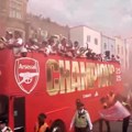 Šampionska parada u Londonu - navijači Arsenala slavili titulu posle 22 godine