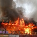 Два ватрогасца повређена у пожару на Новом Београду Командант открио најновије детаље драматичне борбе са ватром у тржном…