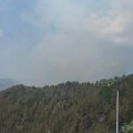 Borba sa vatrom ne prestaje! Helikopter i vatrogasci brane Ibarsku klisuru