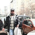 "Izdvajala je brata i sestru, osećao sam se manje voljeno" Poznati pevač godinama nije govorio sa majkom, a evo kako je došlo…