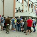 PROTEST nezadovoljnih građana ispred ENERGETIKE zbog fiksnog iznosa na računima