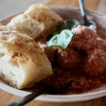 Zašto Italijani hlebom skupljaju ostatke sosa sa tanjira i kako je taj običaj postao deo kulture obedovanja