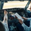 "Do kraja života će moći da priča da je rođen u vazduhu" Nesvakidašnja situacija u toku leta, pilot porodio ženu u…