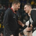 Nikola Jokić u “Rakija baru” posle utakmice u Majamiju: Pobedu proslavio u majici “Brate” u čast Dejana Milojevića…