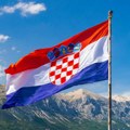 Skandal u Hrvatskoj: Pred pravoslavnom crkvom pevali Tompsonovu pesmu VIDEO
