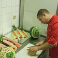 Необичан хоби једног ватрогасца: Дарко из Ивањице од лубенице може да направи чудо (фото)