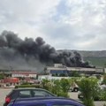 Ogroman požar kod Splita: Gori bivša železara, gust crni dim se nadvio nad gradom (video)
