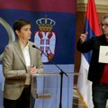 Ćuta prekinuo obraćanje Ane Brnabić: Držao transparent dok je predsednica Skupštine govorila: "Da li mogu da zamolim za…