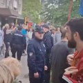 Novi Sad: Građani se okupili oko štandova SNS-a na Bulevaru oslobđenja