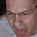 "Retardi, za šta vas plaćam?!" Baka Prase urla i ponižava zaposlene (video)