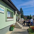Opsadno stanje u Kosjeriću: U prva dva sata glasalo 23.9 odsto birača, gradom patrolira „nabildovana, istetovirana paravojska“…