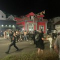 U Nišu privođeni studenti, sukob demonstranata i policije, koja je gađana jajima