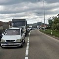 Zbog nenajavljene vojne vežbe zatvoren put Bor–Paraćin, kilometarske kolone kod Lukova
