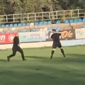 „Udri ga“: Navijači u Lukavcu jurili sudije po terenu