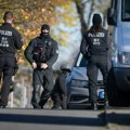 Devojčica naoružana noževima nasrnula na policajce: Pokušali su da je obuzdaju elektrošokerima, pa zapucali: Drama u Nemačkoj…