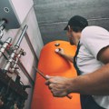 Da li treba gasiti bojler pre tuširanja i koliko je to zaista bezbedno, električar razrešio večitu dilemu