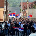 (Foto) Otvorena birališta na KiM: Veliki odziv Srba, sa trobojkama krenuli na glasanje! Svoju dužnost obavili Elek i Simić
