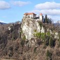 Drama na Bledu: Dete iz Madarske palo sa vidikovca zamka