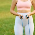 U formi i tokom leta, bez teretane: 7 zabavnih aktivnosti koje menjaju naporne treninge