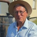 „SINOVI SU MISLILI DA ĆU DA PADNEM NA SCENI!“ Milanče Radosavljević u devetoj deceniji peče rakiju na selu, pa najavio…