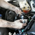 Vrhunski mehaničar otkriva Evo zašto nikada ne biste trebali nasuti više ulja u automobil nego što je preporučeno